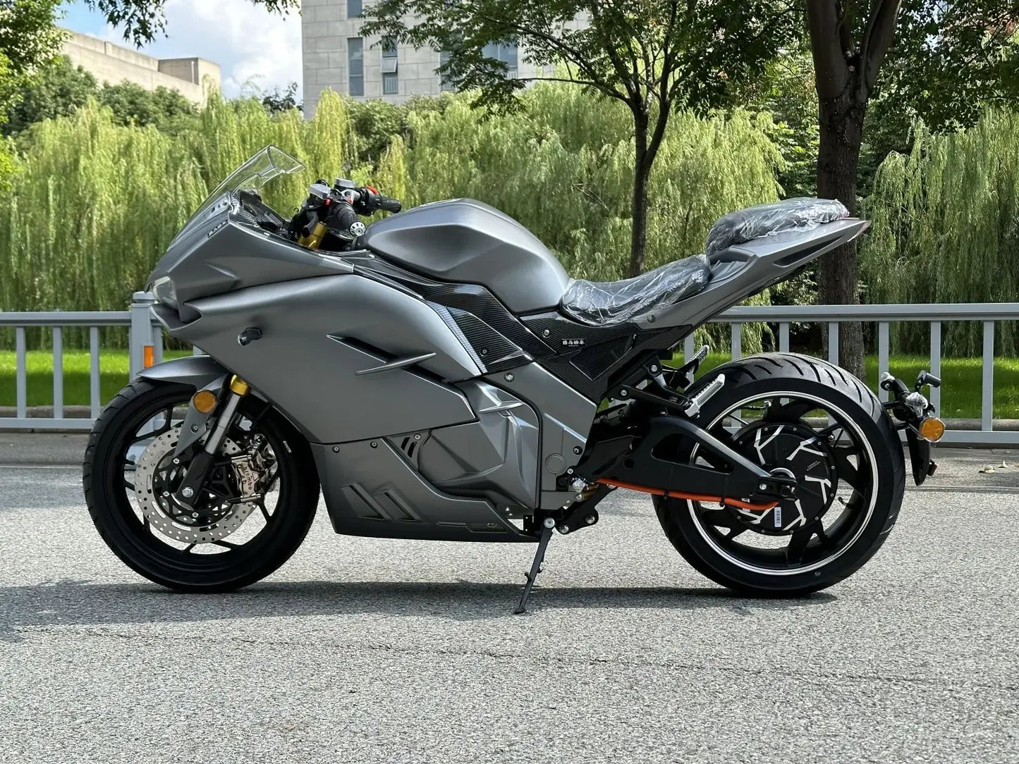 Luyuan MotorcycleThe latest newenergy lithium batteryhighspeed DUCATI Full Size Sport Powerful 5000W Customized Cool Electric Sc